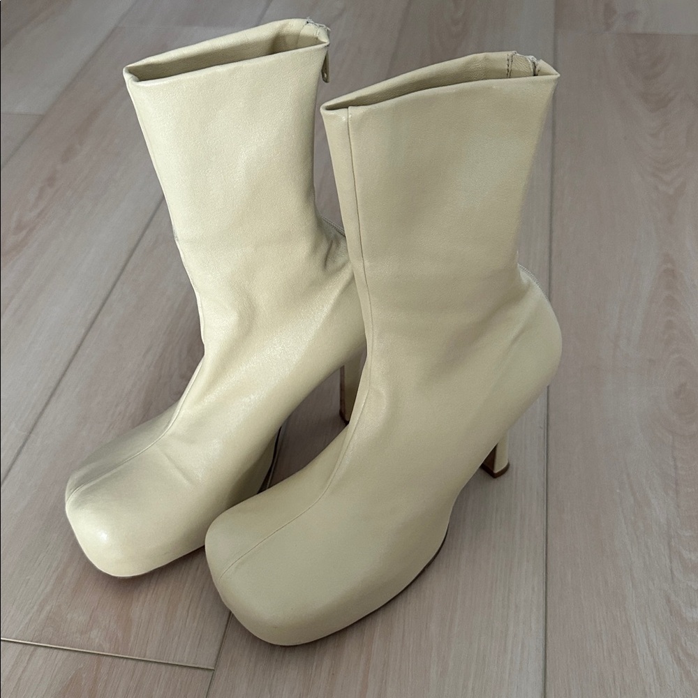 Bottega Veneta Nappa Leather Platform Square Toe Ankle Heeled Boots Butter 37